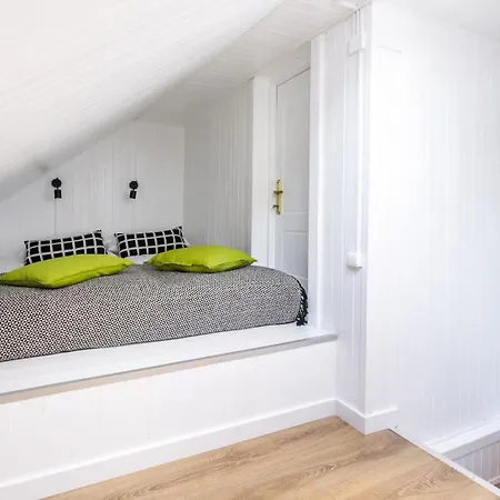아파트 Cosy With Balcony By Rent Like