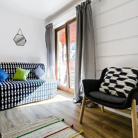 아파트 Cosy With Balcony By Rent Like 자코파네
